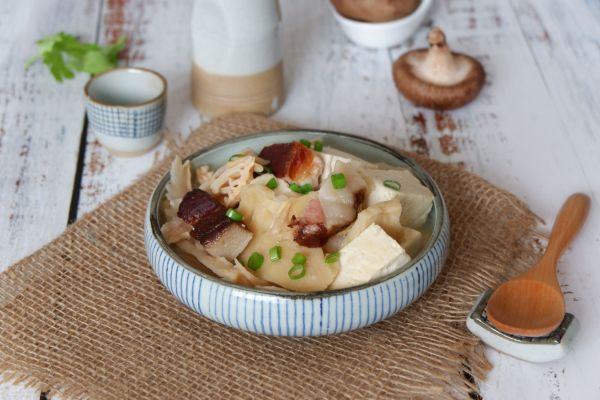 笋干腊肉炖豆腐