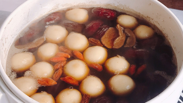 山药红枣酒酿圆子