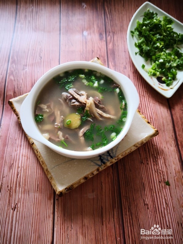 正宗的地摊羊杂汤做法