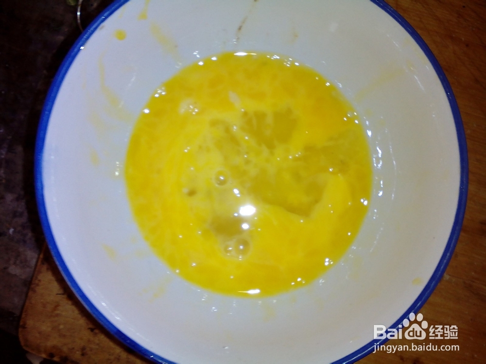 <b>怎样做油煎鸡蛋馒头片！</b>