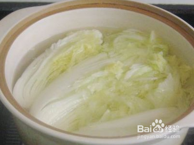 咸肉鲜虾白菜煲的做法