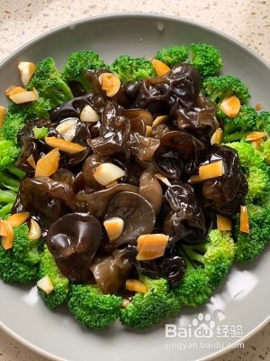 养生食补蒜蓉蚝油西兰花木耳和虾的做法