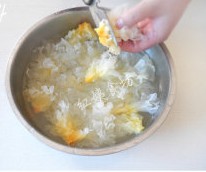 银耳莲子枸杞汤