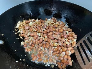 脆皮花生的做法