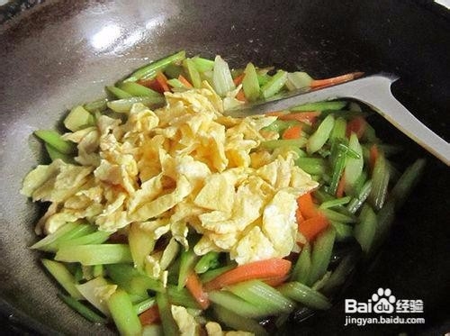 经典芹菜炒鸡蛋胡萝卜做法