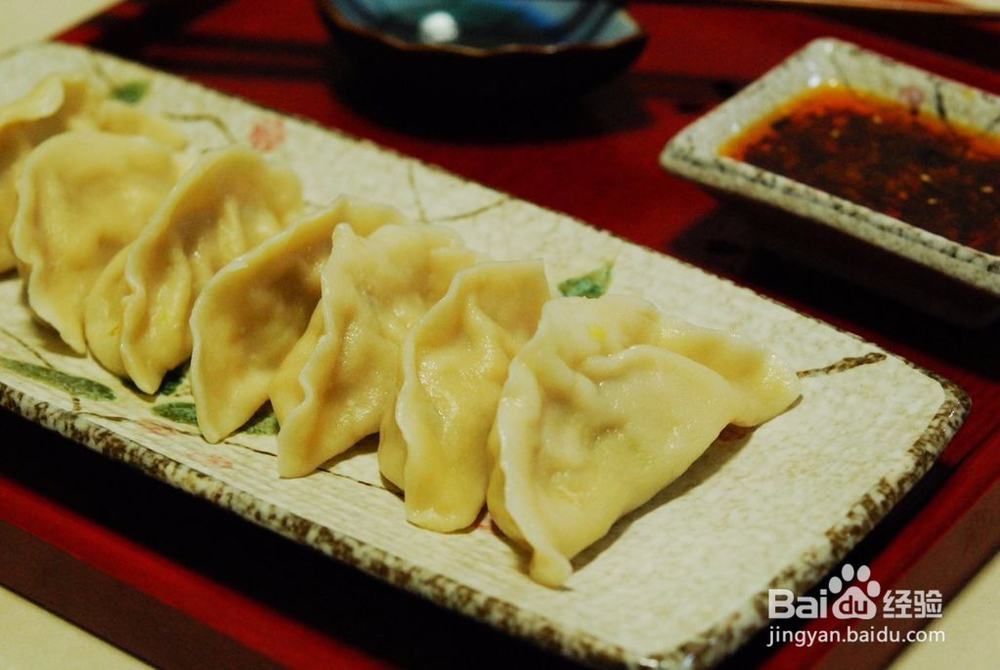 白菜猪肉水饺和酸辣蘸碟