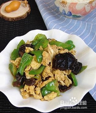 青椒炒鸡蛋（鲜嫩可口）