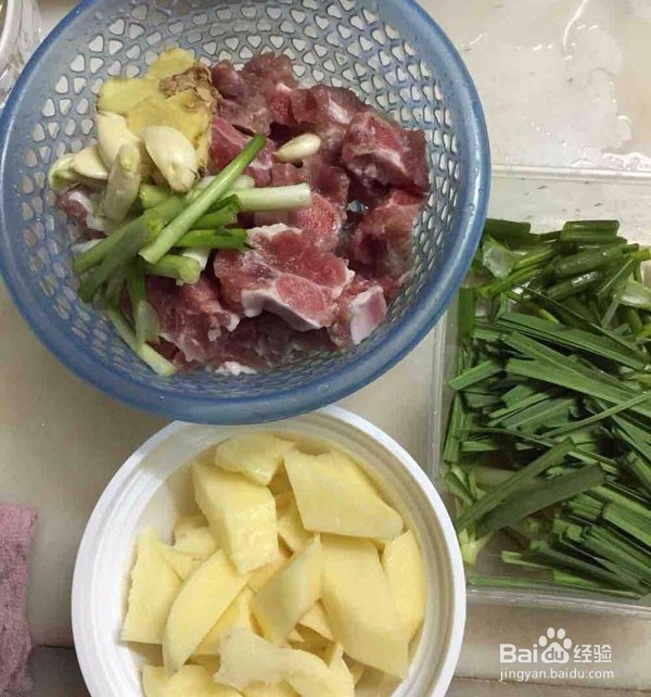 土豆怎么焖排骨？——土豆焖排骨的做法