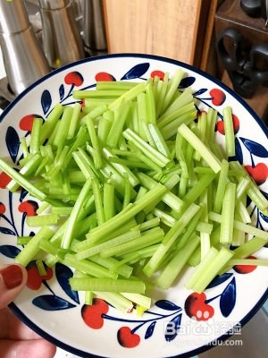 私房芹菜炒牛肉