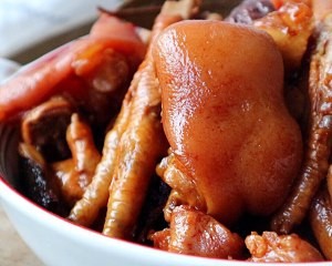 教你怎么做大手拉小手(猪蹄焖鸡爪)