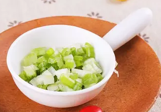 12个月宝宝零食---三文鱼莴苣煎饼