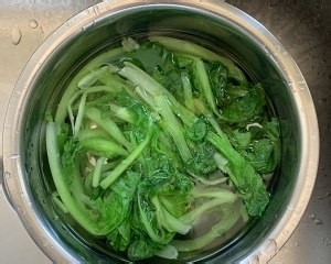 如何制作猪肉小白菜