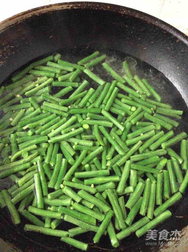 豇豆炒肉的做法