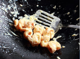 鲜橙腰果沙拉酥虾