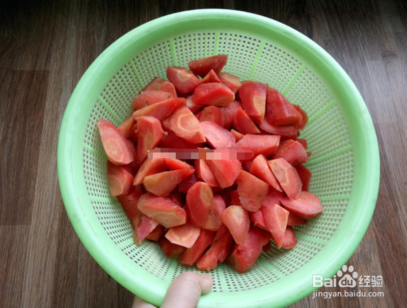 胡萝卜烧肉皮的做法