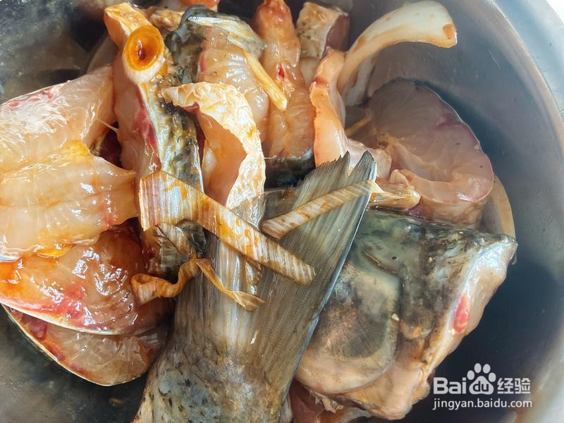 草鱼焖面的做法