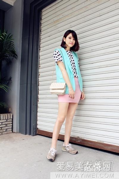 春夏迷你裙美搭 让矮个子女生很显高