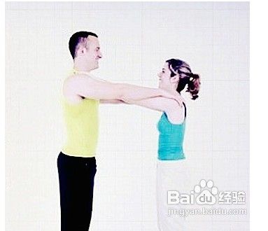 拉伸情侣瑜伽教程图解 情人节运动增甜蜜