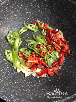 青红椒炒白玉菇