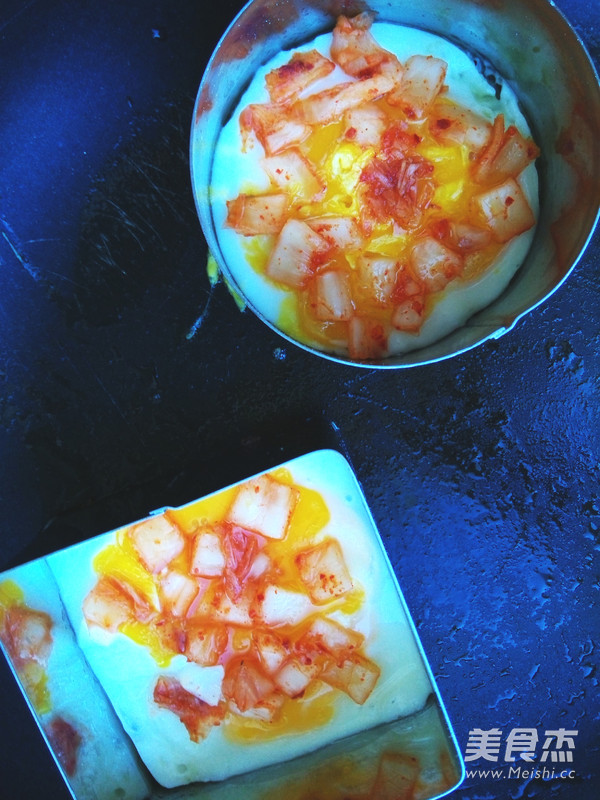 辣白菜煎蛋的做法