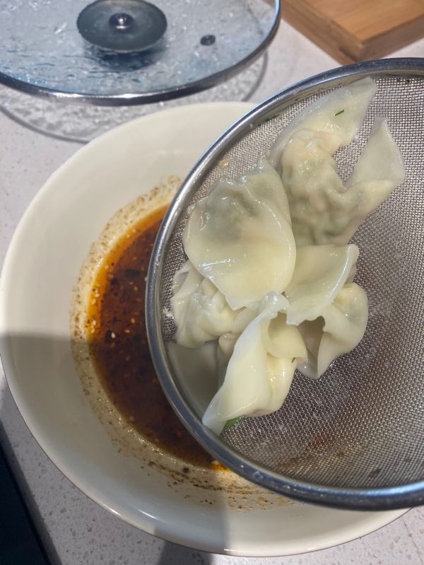 红油茴香虾仁抄手