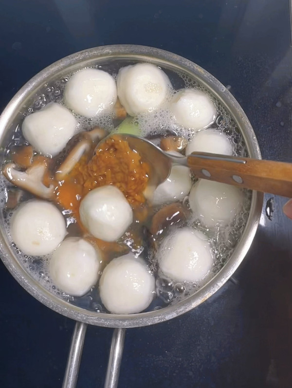 贻贝鱼丸汤早餐