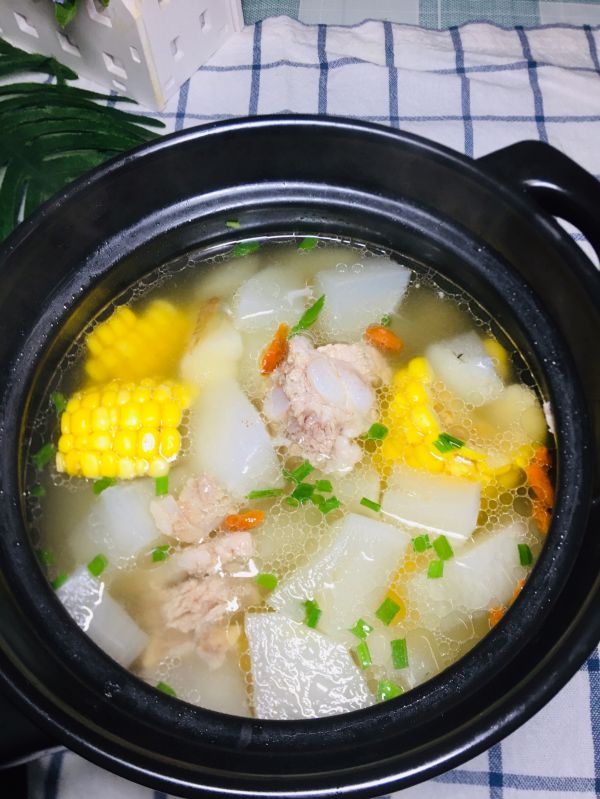 萝卜玉米排骨汤