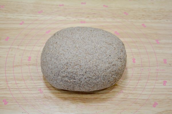 黑全麦瓜籽面包