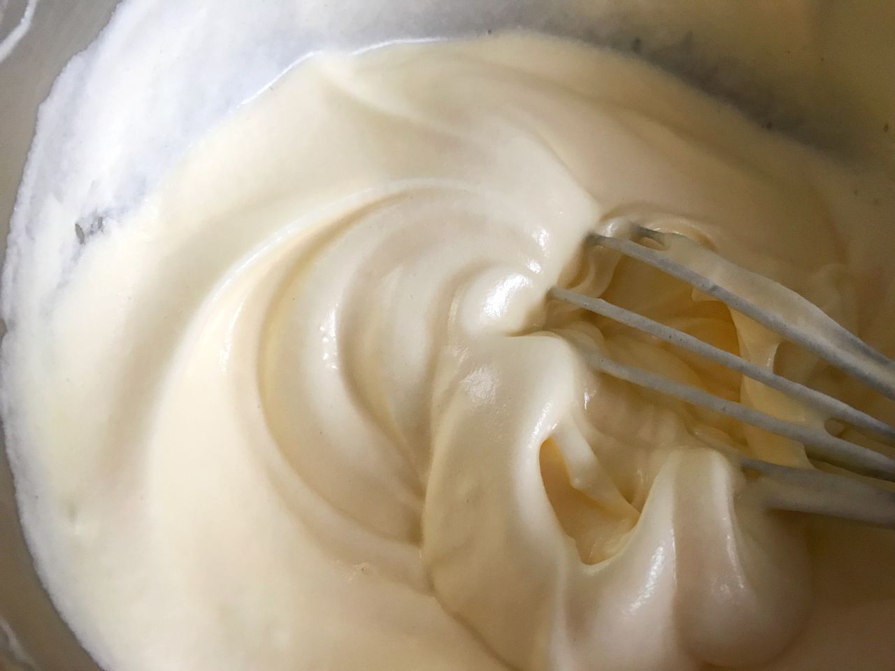 让我们一起学习草莓慕斯奶油蛋糕的做法吧