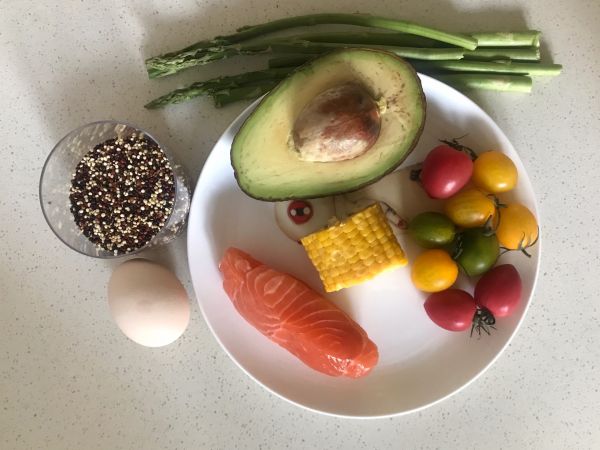 三文鱼藜麦沙拉