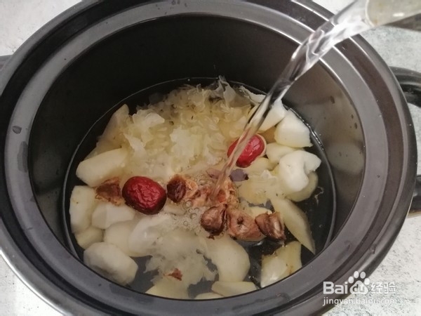 荸荠雪梨汤的做法