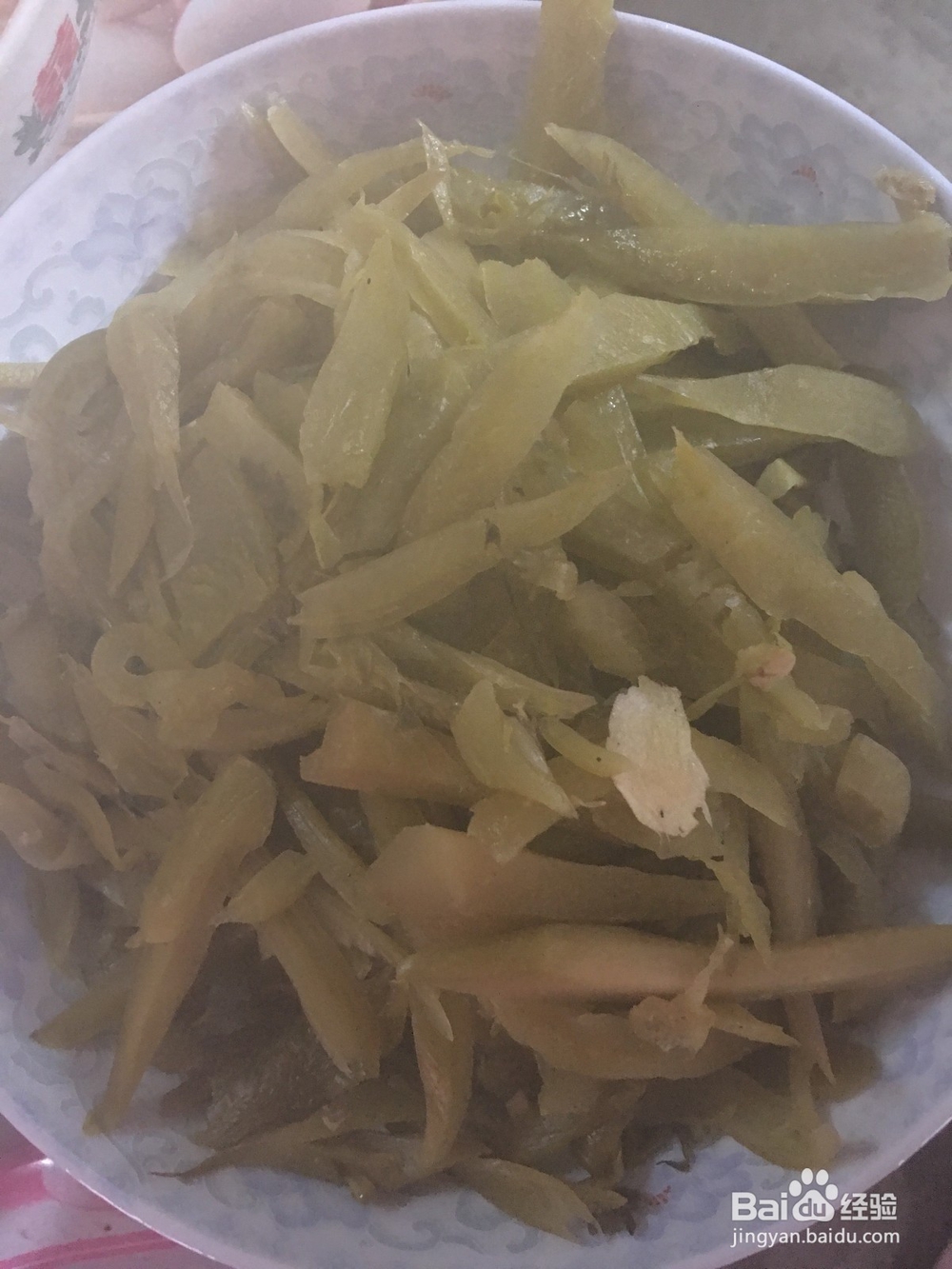 咸菜炒猪肠的做法