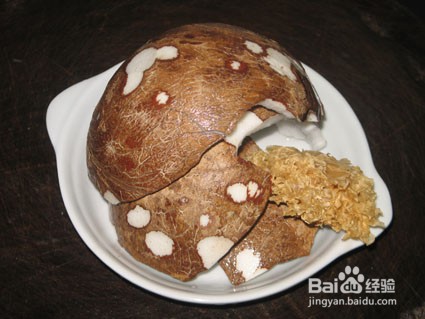 炖乌鸡椰子汤的做法