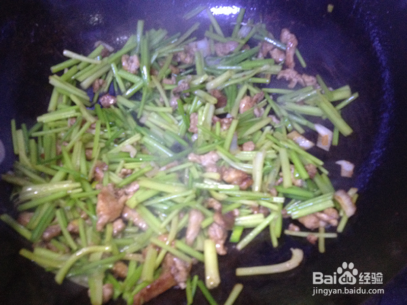 芹菜粉条炒肉丝的做法