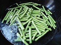 厦门特色菜之风干肉爆兔丁的做法