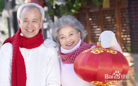 老人夏季如何补钙 建议多到户外走走