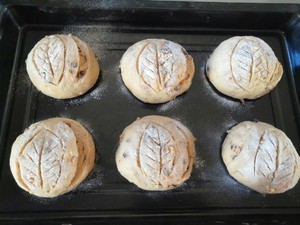 淡奶油花生巧克力豆面包的做法