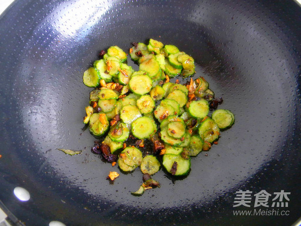 酱香脆黄瓜的做法