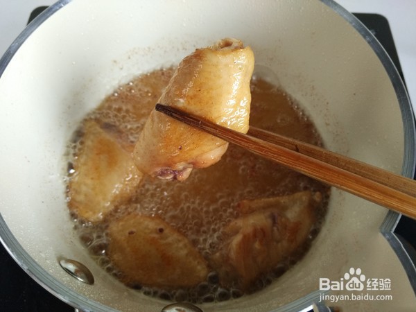 如何在家就能做一份美味好吃的川味干锅鸡翅呢