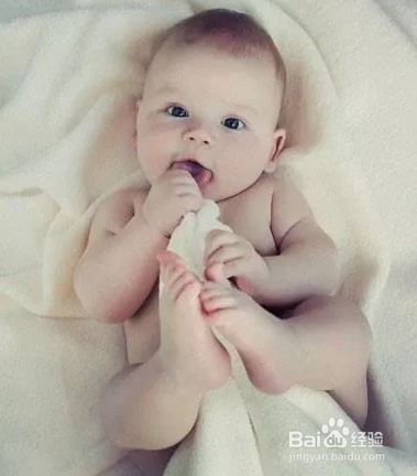 宝宝刚出生的第一年该怎么带?