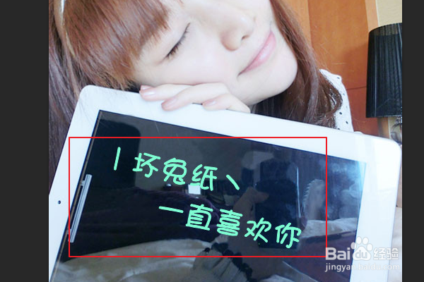 如何用PS去掉透明背景上的字体？