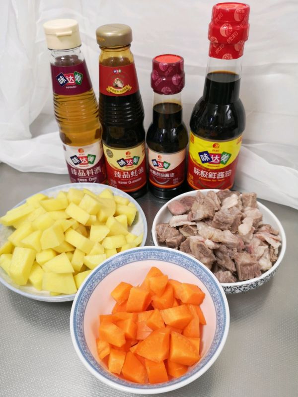 土豆胡萝卜牛肉焖饭