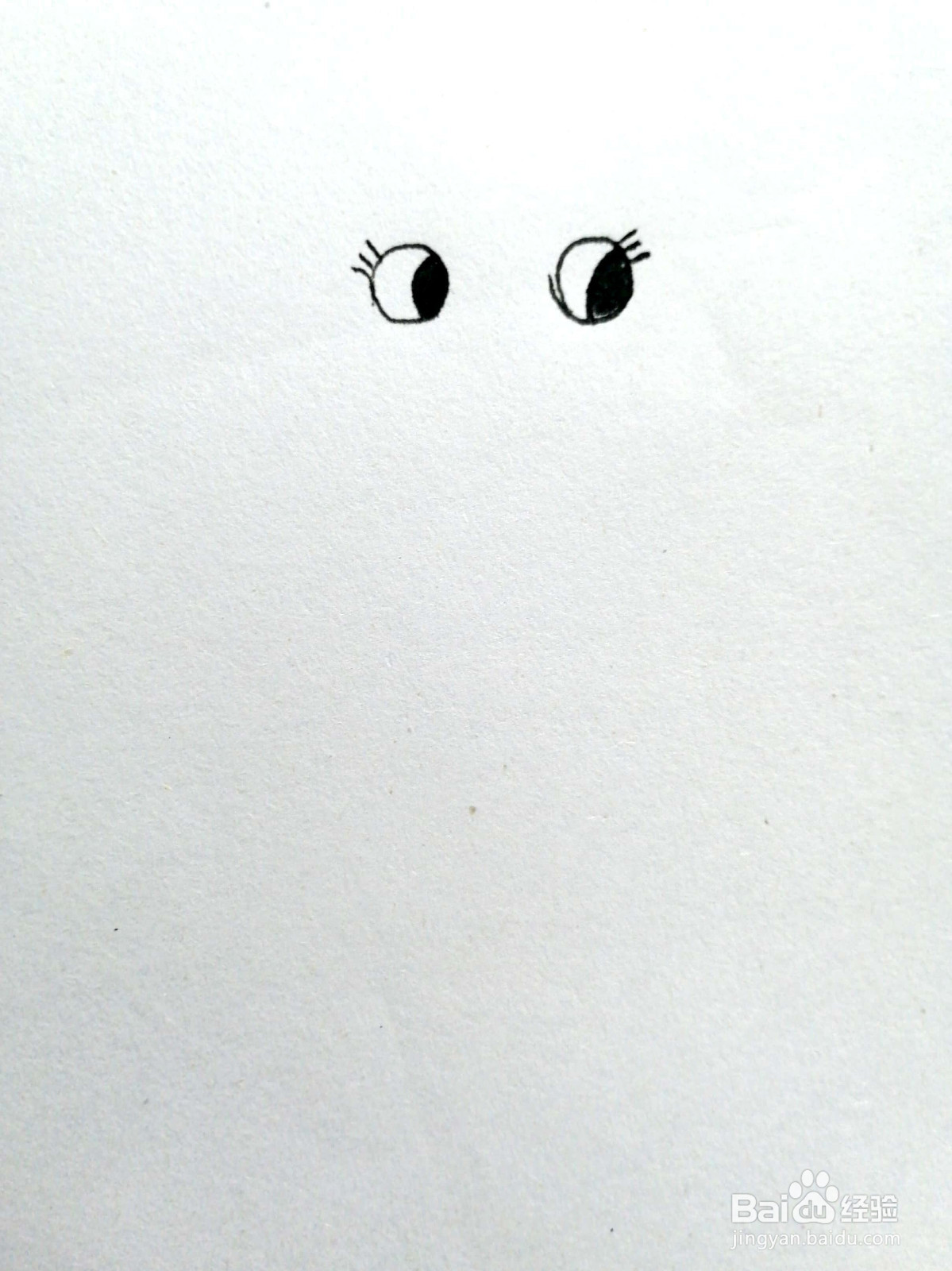 扎着发髻的女孩儿线描画怎么画