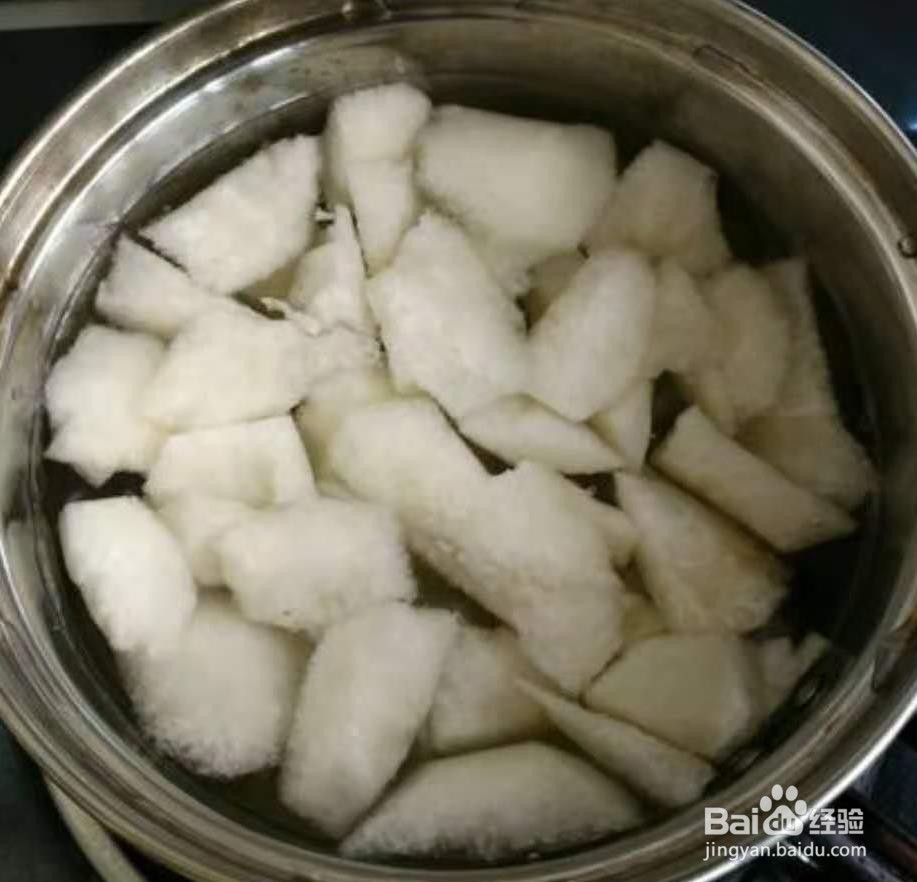 嗓子疼煮梨水的方法