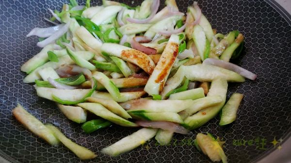 葱椒生炒丝瓜条