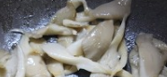 干煸平菇的制作