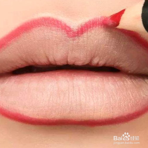 口红下嘴唇有一半涂不上