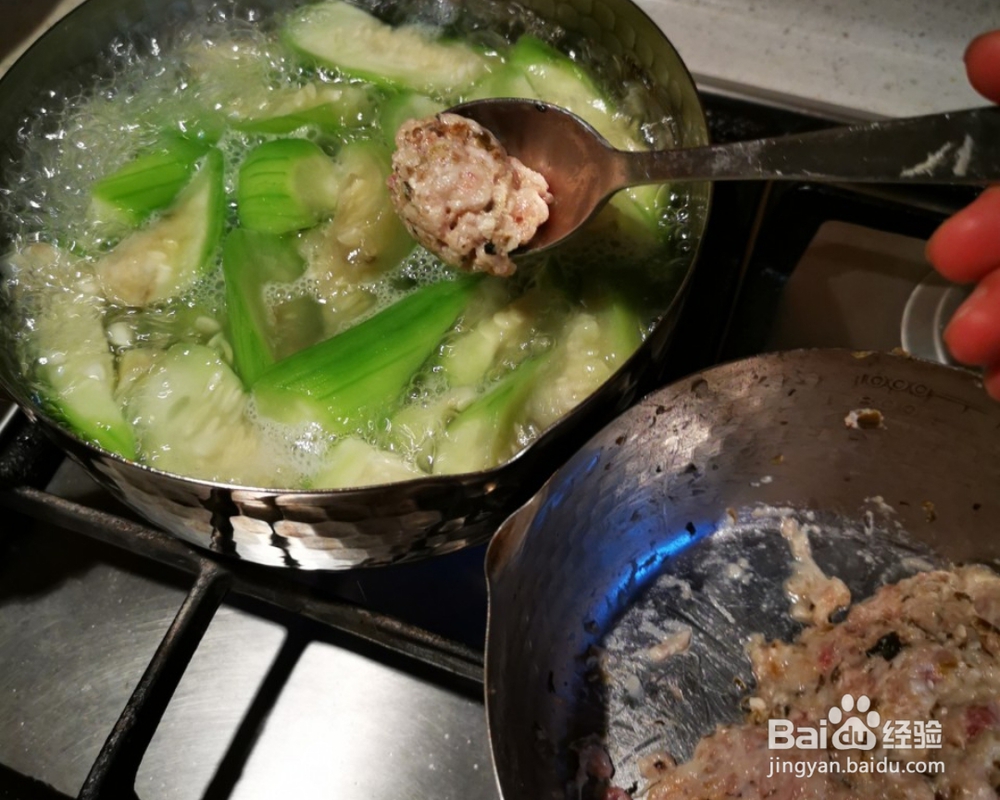 适合懒人做的榨菜圆子丝瓜汤