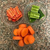 如何制作胡萝卜香炖牛腱