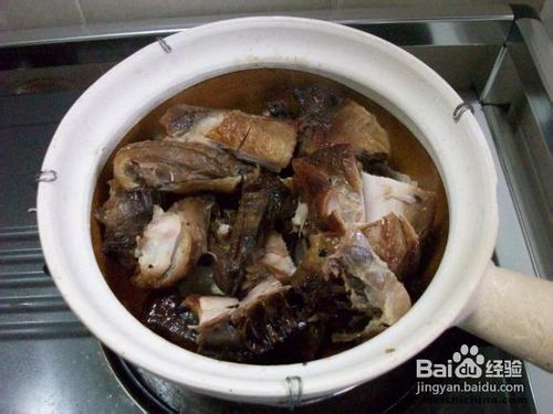 别样吃法烧鸡砂锅茴香焖鸡